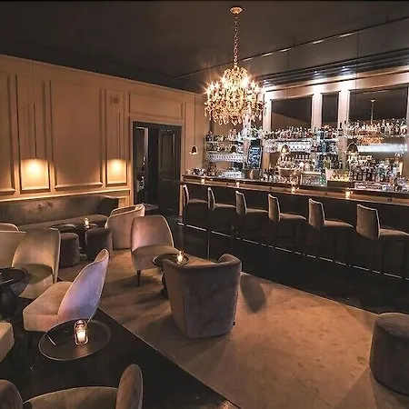 Hotel Grand De La Reine - Place Stanislas 4*