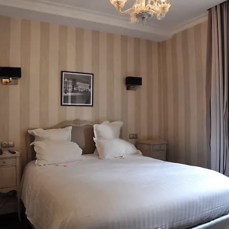 ホテル Grand De La Reine - Place Stanislas 4*