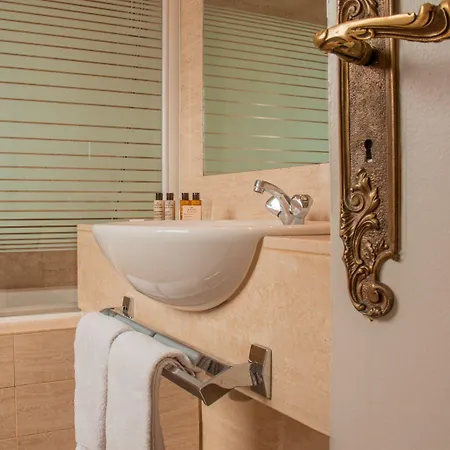 ホテル Grand De La Reine - Place Stanislas ナンシー